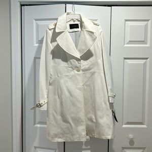 Tahari white cotton spring coat. 2pockets.